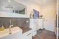 Stilvolle 3,5-/4-Zi.-DG-Penthouse-Maisonettewohnung mit zwei Terrassen in HN-Ost - DG1: Badezimmer mit Dusche