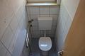 sanierungsbedürftige Doppelhaushälfte - Gäste-WC