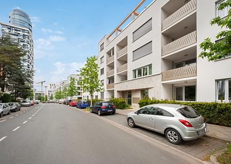 ++ Wohnen und Leben am Henninger Turm! 3-Zimmer-Wohnung mit Loggia und Balkon ++ - Außenansicht