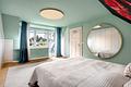 Historisches Juwel von 1913 an der Blutenburg mit Pool und Atelierhaus - Geräumiges Elternschlafzimmer