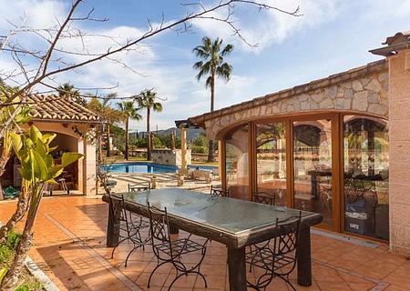 Mallorca schöne mediterrane Finca mit Ferienlizenz in Alaró zu verkaufen