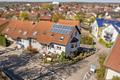 Reihenendhaus mit 6 Zimmern, zwei Balkonen & PV-Anlage – flexibel nutzbar und sofort bezugsfrei - Luftaufnahme