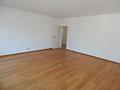 Frisch renovierte 3-Zimmer-Wohnung mit Balkon, Loggia & saniertem Bad im gepflegten Zweifamilienhaus - Wohnzimmer Bild 2
