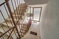 Attraktive 2-Zimmer-Wohnung mit zwei Balkonen und Garage in Mannheim - Treppenhaus