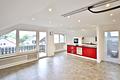 Modern, ruhig und bezugsfrei! Kernsanierte 4-Zimmer-Dachgeschosswohnung mit Garage in Palmbach - Blick zur Küche
