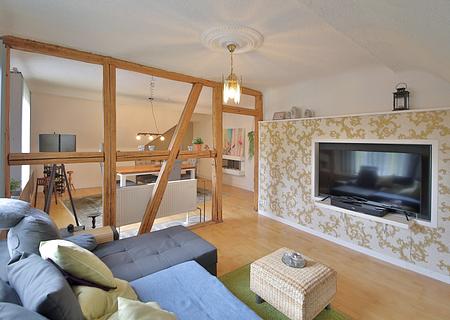 Historischer Charme trifft modernen Luxus – Dachgeschosswohnung mit traumhafter Aussicht - Wohnen
