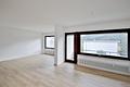 Großzügige 4-Zimmer-Wohlfühlwohnung mit sonnigem Balkon und besonderem Raumgefühl in Baden-Baden - Wohnzimmer mit Balkon