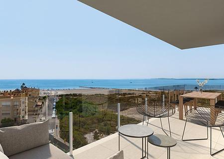 Appartements mit 3 Schlafzimmern, 2 Bädern, Vorinstallation Klimaanlage, Kfz-Stellplatz, Meerblick und Gemeinschaftspool nur 100 m vom Strand