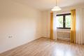 Frisch vermietet: Attraktive 2-Zimmer-Kapitalanlage mit Balkon in Schömberg - Schlafzimmer