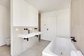 Erstbezug: Exquisites Penthouse über ca. 196 m² mit privatem Liftzugang und fantastischer Dachterrasse - Masterbad mit Badewanne
