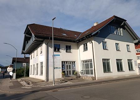 Repräsentative Gewerbefläche in Toplage von Freilassing – modern, klimatisiert & sofort bezugsbereit - Außenansicht