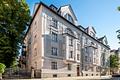 Urbane Eleganz: Stilvoll sanierte, bezugsbereite Altbauwohnung mit Balkon - Baudenkmal aus dem Jahr 1905