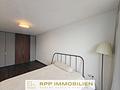 Bezugsfrei & renoviert: Attraktive 3-Zi.-Wohnung mit zweiseitigem Balkon und Aufzug - Schlafzimmer