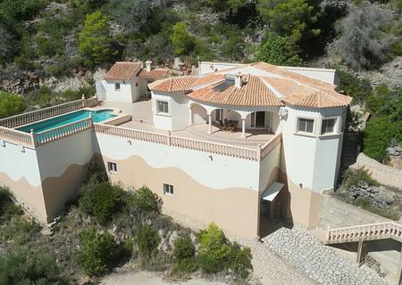 2 Schlafzimmer Villa mit Pool in ruhige und naturnaher Lage am Monte Mostalla