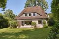 Familienglück am See: Domizil mit Stil und Esprit - Uneinsehbar und grün eingewachsen 