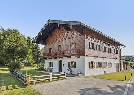 MFH in idyllischer Lage und mit eigenem Wald - ab 01.09.2027 bezugsfrei! - Volltreffer !