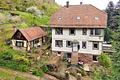 Mehrgenerationenhaus mit Denkmalschutz und großem Garten in Bad Herrenalb – Sanierungsobjekt - Eingangsbereich mit Gartenhaus