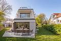Erstbezug: Großzügige 4-Zimmer-Gartenwohnung mit Hobbyraum und privatem Haus-im-Haus-Gefühl - Umlaufender Privatgarten (KI bearbeitet)