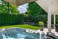 Ruhiges Landidyll: Großzügige Villa mit hochwertiger Ausstattung und traumhaftem Garten - Spa-Feeling im Grünen