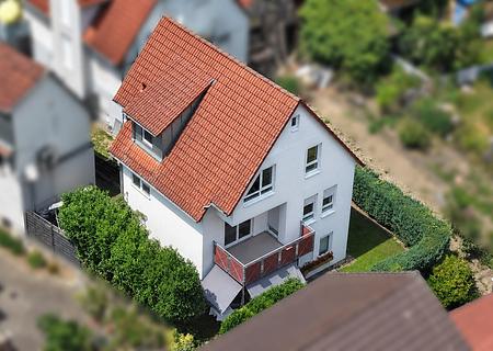 Vermietete Maisonettewohnung in Neckarnähe – Kapitalanlage mit Hauscharakter - Hausansicht von oben