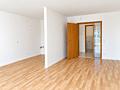 Zentrumsnahe, familienfreundliche Wohnung mit Süd-Balkon - Küche / Essbereich (KI-Bearbeitung)