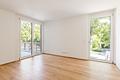 Erstbezug: Großzügige 2-Zimmer-Wohnung mit Balkon und zwei Bädern in begehrter Lage von Obermenzing - Schlafzimmer mit Balkonzugang