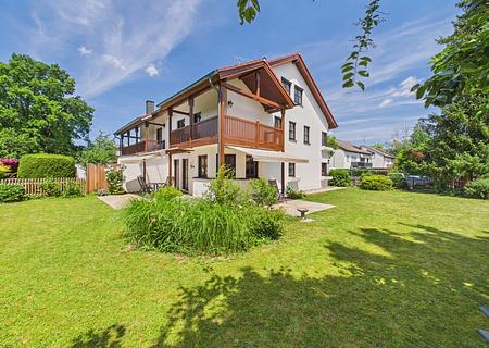 Viel Platz für die ganze Familie 
– großzügige Doppelhaushälfte mit traumhaftem Garten - Gartenansicht