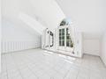 Schöne Doppelhaushälfte mit gepflegtem Garten, vielseitigem Souterrain & direktem Tiefgaragenzugang - Schlafzimmer Südseite (4)