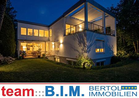 Ca. 302 m² auf 2 Wohnebenen | Als 1 oder 2 Einheiten nutzbar + ca. 107 m² helles Souterrain
 - Night