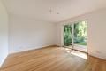 Frisch sanierte 5-Zimmer-Gartenwohnung in der Menterschwaige - Charmantes Schlafzimmer