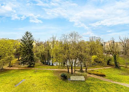 HEGERICH: Ankommen und wohlfühlen: Lichtdurchflutete Wohnung mit Balkon ins Grüne - Ausblick