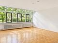 Ruhige 2-Zimmer-Erdgeschosswohnung mit geschützter Ostterrasse in München-Bogenhausen - Wohnbereich
