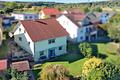 Viel Platz für die ganze Familie, Fertighaus mit Garten, Kamin & zusätzlichem Wohnbereich - Vogelperspektive