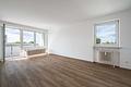 Über den Dächern Erdings – Helle 2-Zimmer-Wohnung mit Balkon und schönem Ausblick - Wohn- und Essbereich