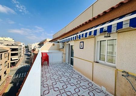 Penthouse-Wohnung mit 2 Schlafzimmern und 1 Bad nur 200 m vom Strand