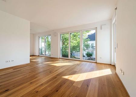 Einziehen und Wohlfühlen: Zauberhaftes Wohnambiente im schönen Obermenzing. - Wohnzimmer, lichtdurchflutet