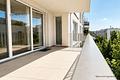 Moderne und lichtdurchflutete 3-Zimmer-Wohnung mit Sonnenbalkon und Tiefgaragenstellplatz - Balkon 