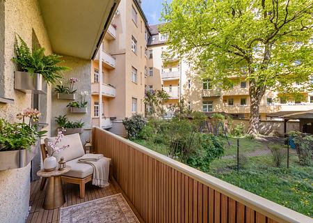 Attraktive 2-Zimmer-Wohnung mit Altbaudetails, Balkon und optimalem Grundriss - Ostbalkon (virtuell möbliert)