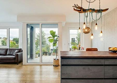 Ein Plus an Lebensqualität: 4-Zimmer-Wohnung mit Loggiabalkon in Altperlach - Wohnzimmer mit Essbereich
