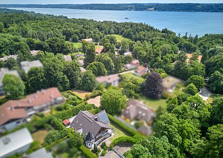 Exklusive Landhaus-Villa in malerischer Landschaft zwischen See und Golfplatz - Malerische Lage in Seenähe