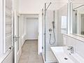 Schöne 5-Zimmer-Wohnung im Loft-Stil in Bestlage von Schwabing - Modernes Badezimmer mit Dusche