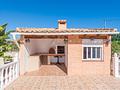 Sehr schöne Landhaus-Villa mit 3 Schlafzimmern, 2 Bädern, Dachterrasse und Privatpool