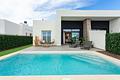 Doppelhaushälften mit 3 Schlafzimmern, 2 Bädern, Dachterrasse, Klimaanlage und Privatpool in der wunderschönen Golfanlage La Finca Resort