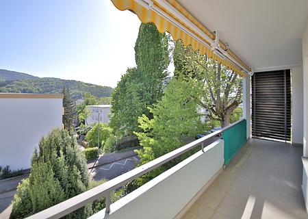 Großzügige 4-Zimmer-Wohlfühlwohnung mit sonnigem Balkon und besonderem Raumgefühl in Baden-Baden Oos - Balkon