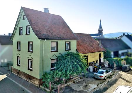 Raum für Ihre Visionen – Sanierungsbedürftiges Einfamilienhaus in zentraler Lage - Hausansicht
