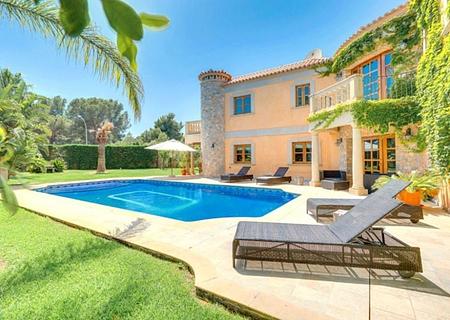 Mediterrane Villa mit Pool in Sol de Mallorca zu verkaufen