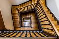 Atemberaubend modernisiertes 4-Zimmer-Altbaujuwel mit stylischem Flair und Balkon - Historisches Treppenhaus