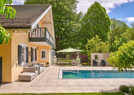 Klassische Landhaus-Villa mit Einliegerwohnung, Pool und stimmungsvollem Gartenidyll - 2022 erneuerter Poolbereich