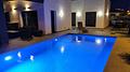Moderne Villa mit 3 Schlafzimmern, 2 Bädern, beheiztem Pool und Touristenmietlizenz