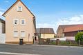 ++ Einfamilienhaus mit Potenzial – Sanierungsbedürftiges Haus mit Terrasse, Garten und Garage ++ - Außenansicht_1